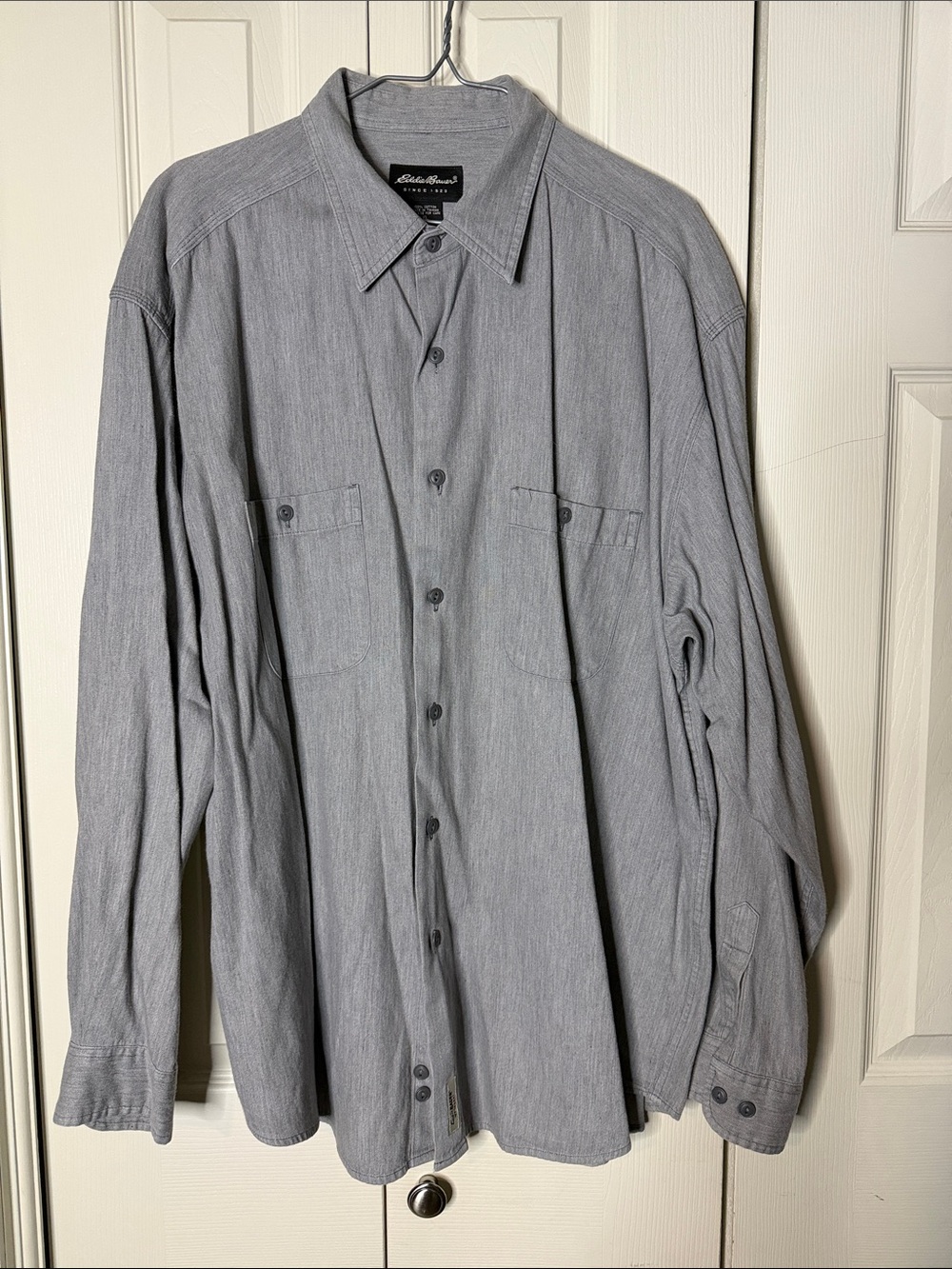 Eddie Bauer Light Gray 100% Cotton Casual Button-Down Shirt